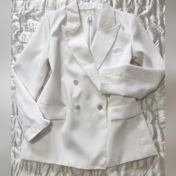 NWOT H&M White Blazer. - Picture 9 of 10